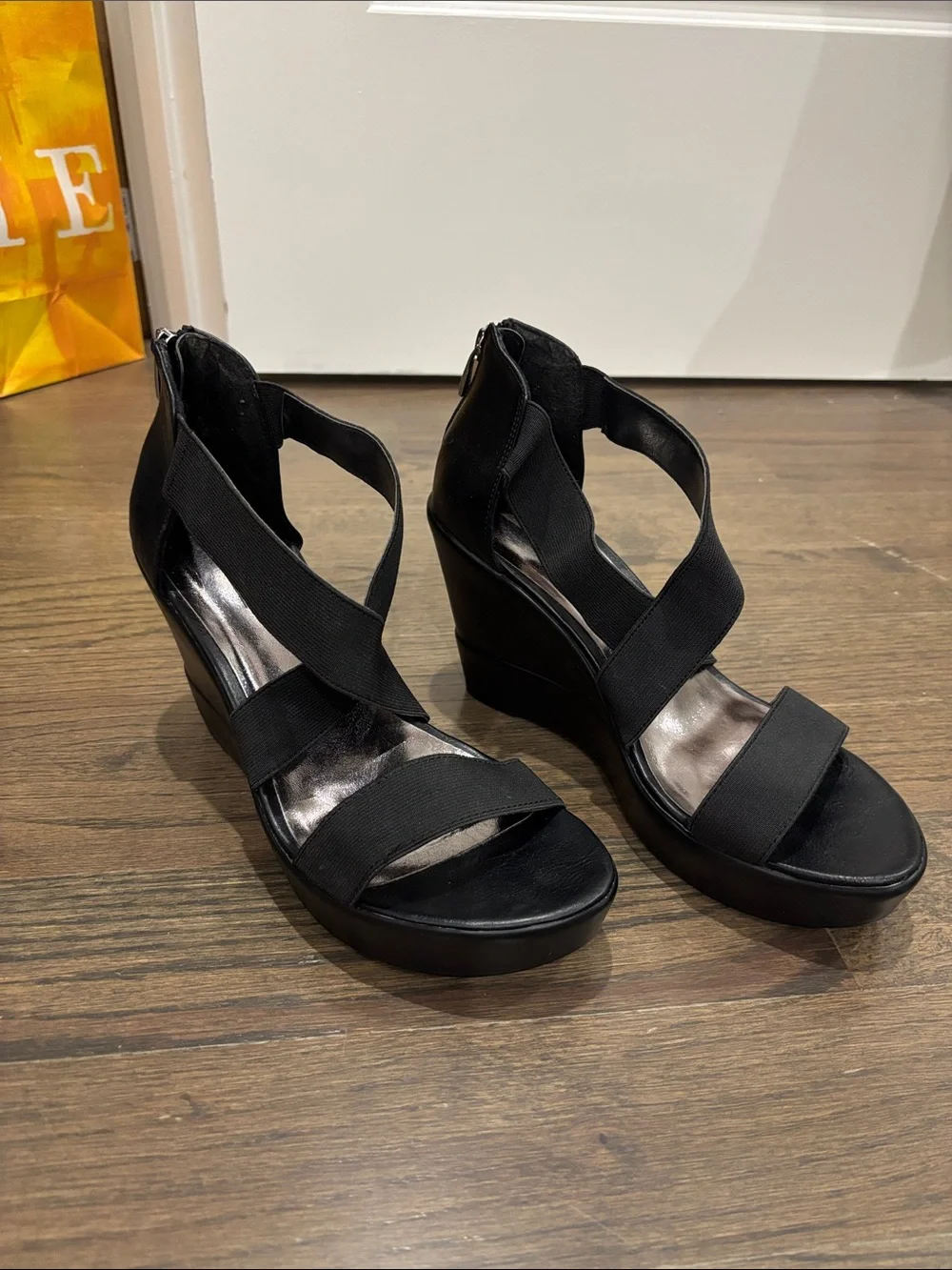 Black Strappy Elastic Sandal Wedges, size 9